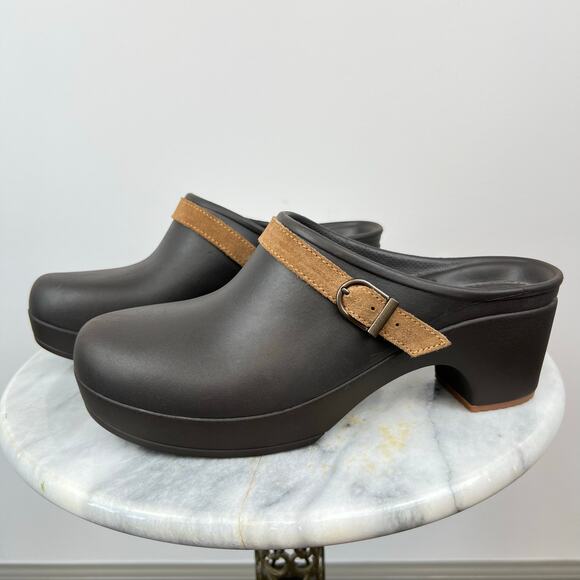 CROCS Women's Sarah Suede Buckle Slip On Brown Rubber Mules Heeled Clogs (Sz 10) - Picture 10 of 10